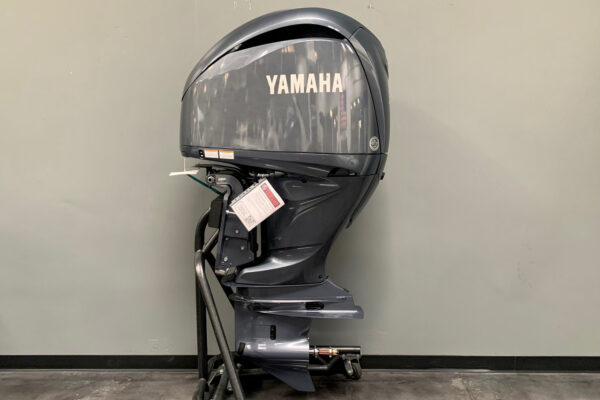 Yamaha 300hp DEC Outboard | LF300XCB | Scratch & Dent | 0982