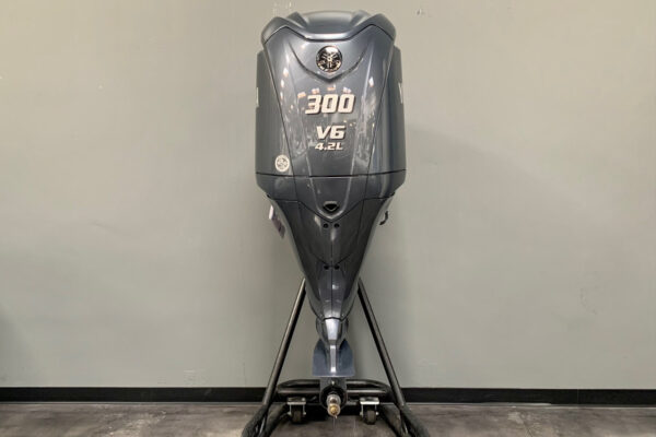 Yamaha 300hp DEC Outboard | LF300XCB | Scratch & Dent | 0982 - Image 3